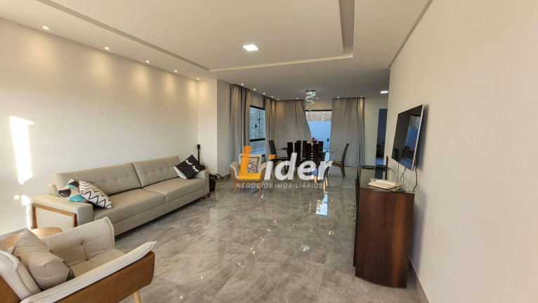 Imagem Casa com 4 Quartos à Venda, 300 m² em Nova Gramado - Juiz De Fora Imagem Casa com 4 Quartos à Venda, 300 m² em Nova Gramado - Juiz De Fora
