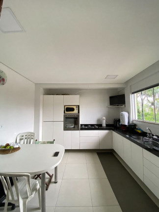 Imagem Casa com 3 Quartos à Venda, 240 m² em Guaíra - Curitiba