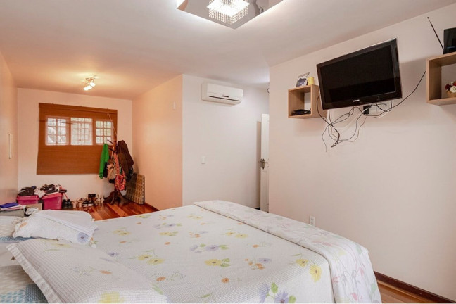Imagem Casa com 4 Quartos à Venda, 233 m² em Jardim Itu - Porto Alegre Imagem Casa com 4 Quartos à Venda, 233 m² em Jardim Itu - Porto Alegre