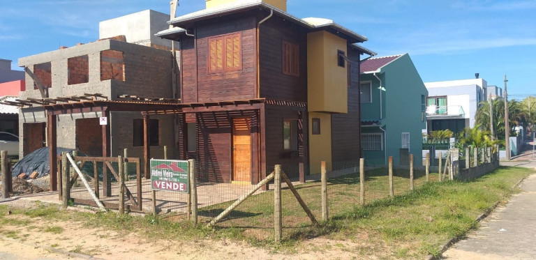 Imagem Imóvel com 2 Quartos à Venda, 70 m² em Centro - Garopaba