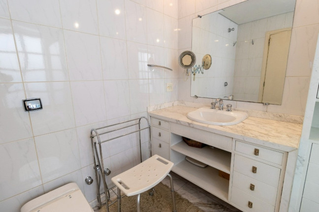 Imagem Casa com 4 Quartos à Venda,  em Jardim Prudência - São Paulo