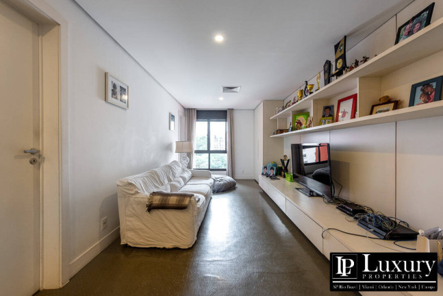Imagem Apartamento com 4 Quartos à Venda, 500 m² em Real Parque - São Paulo