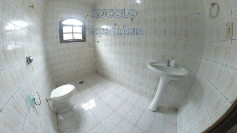 Imagem Casa com 1 Quarto à Venda, 800 m² Imagem Casa com 1 Quarto à Venda, 800 m²