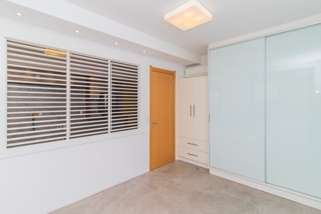 Imagem Apartamento com 1 Quarto à Venda, 56 m² em Três Figueiras - Porto Alegre