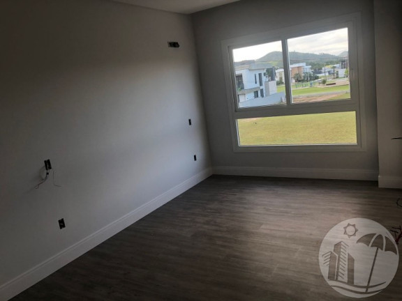Imagem Casa com 3 Quartos à Venda, 240 m² em Santa Regina - Camboriú