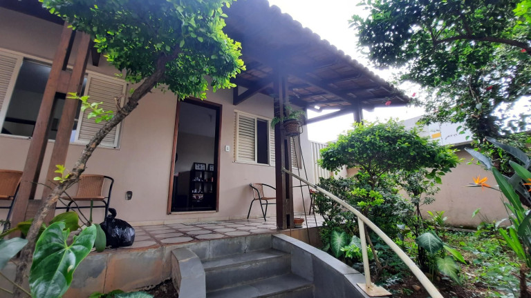 Casa com 3 Quartos à Venda, 236 m² em Barreiro - Belo Horizonte