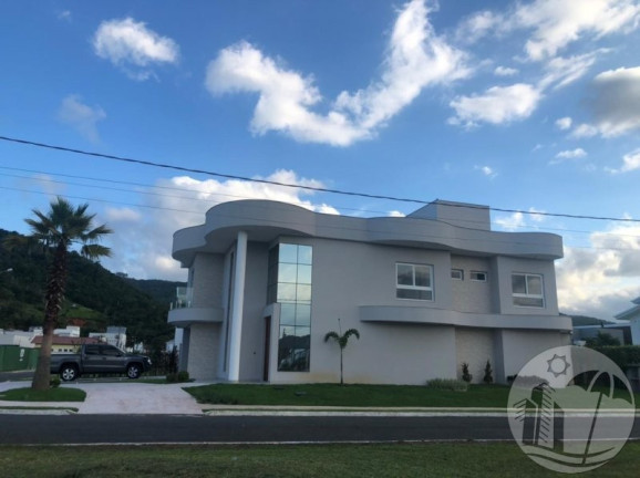 Imagem Casa com 3 Quartos à Venda, 240 m² em Santa Regina - Camboriú