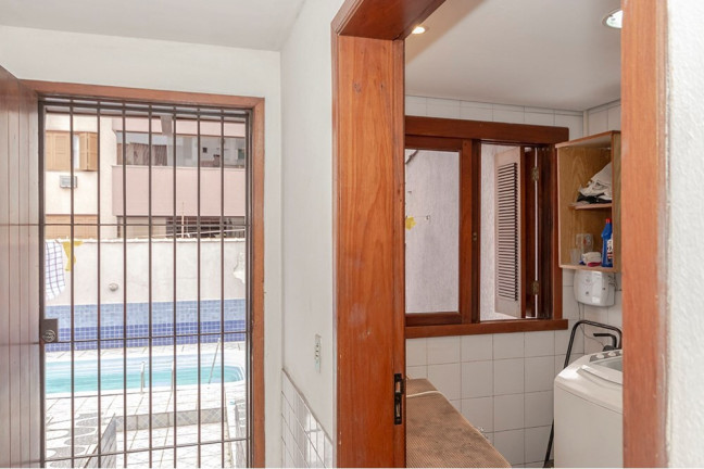 Imagem Casa com 4 Quartos à Venda, 388 m² em Jardim Itu - Porto Alegre Imagem Casa com 4 Quartos à Venda, 388 m² em Jardim Itu - Porto Alegre