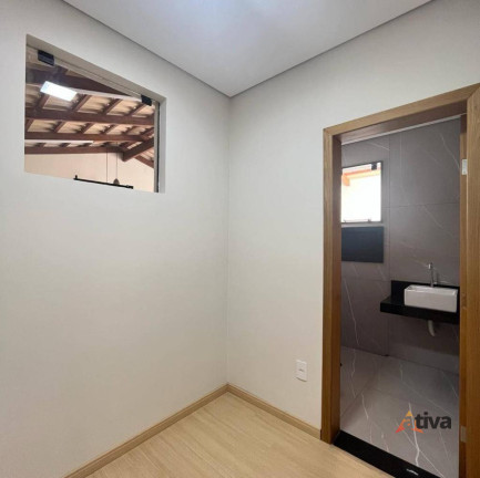 Imagem Casa com 3 Quartos à Venda, 75 m²