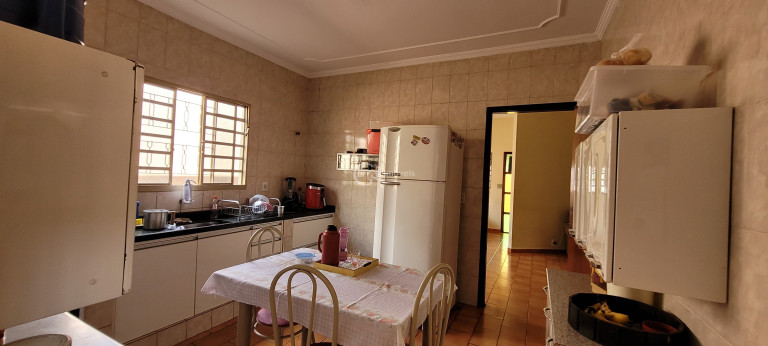 Imagem Casa com 4 Quartos à Venda, 222 m² em Parque Residencial Rita Vieira - Campo Grande Imagem Casa com 4 Quartos à Venda, 222 m² em Parque Residencial Rita Vieira - Campo Grande