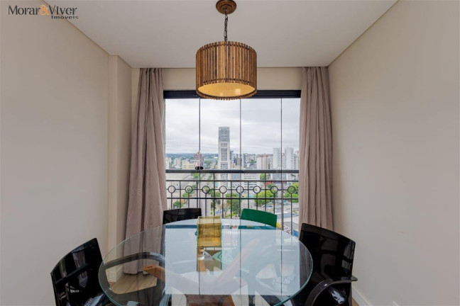 Imagem Apartamento com 2 Quartos à Venda, 71 m² em Centro - Curitiba
