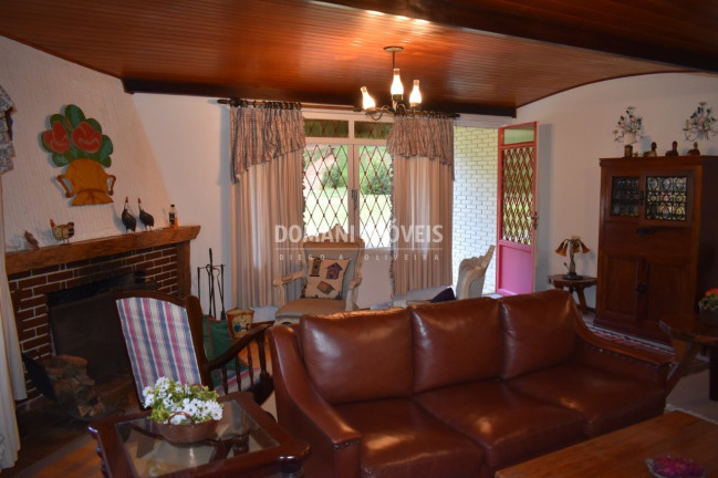 Imagem Casa com 4 Quartos à Venda, 306 m² em Região Da Vila Inglesa - Campos Do Jordão Imagem Casa com 4 Quartos à Venda, 306 m² em Região Da Vila Inglesa - Campos Do Jordão