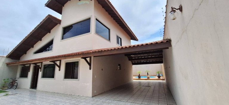Casa com 4 Quartos à Venda, 368 m² em Balneário Stella Maris - Peruíbe