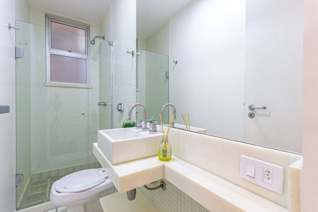 Imagem Imóvel com 3 Quartos à Venda, 91 m² em Copacabana - Rio De Janeiro Imagem Imóvel com 3 Quartos à Venda, 91 m² em Copacabana - Rio De Janeiro