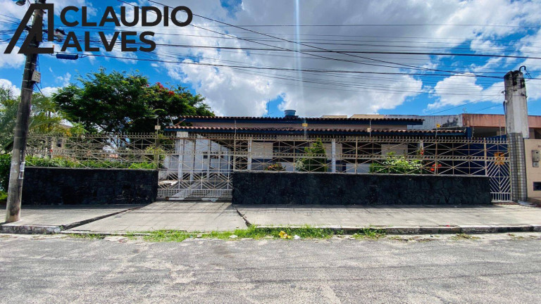 Casa com 5 Quartos à Venda, 292 m² em Centro - Feira De Santana