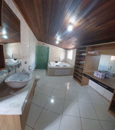 Imagem Casa com 3 Quartos à Venda, 210 m² em Guaíra - Curitiba