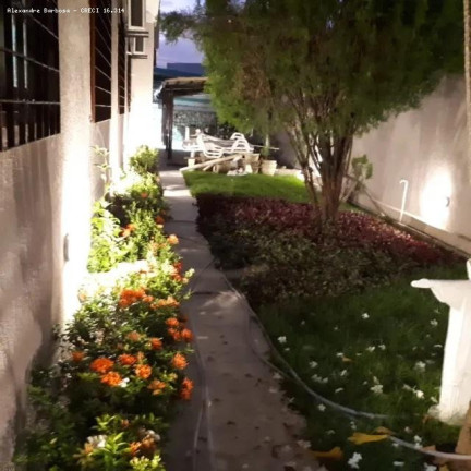 Imagem Casa com 3 Quartos à Venda, 450 m² em Prado - Recife