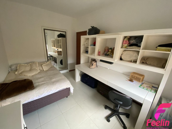 Imagem Casa com 3 Quartos à Venda, 141 m² em Carianos - Florianópolis Imagem Casa com 3 Quartos à Venda, 141 m² em Carianos - Florianópolis
