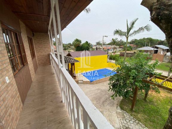 Imagem Casa com 5 Quartos para Temporada,  em Cambiju - Itapoá