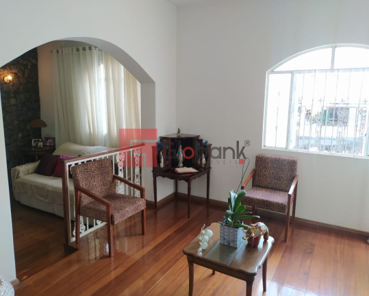 Imagem Casa com 3 Quartos à Venda, 250 m² em Centro - Montes Claros