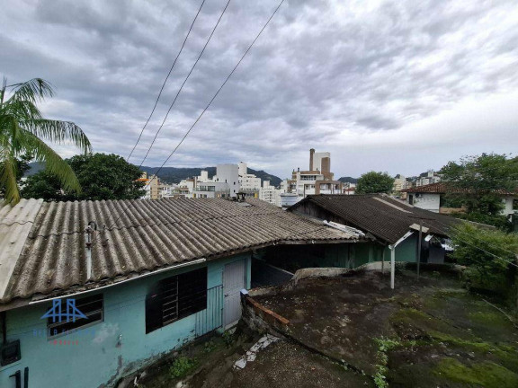 Imagem Casa com 6 Quartos à Venda, 250 m² em Trindade - Florianópolis Imagem Casa com 6 Quartos à Venda, 250 m² em Trindade - Florianópolis