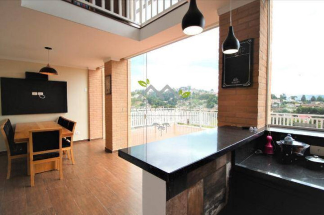 Imagem Casa com 3 Quartos à Venda, 270 m² em Vila Telma - Campos Do Jordão