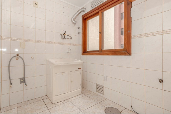 Imagem Imóvel com 3 Quartos à Venda, 220 m² em Jardim Planalto - Porto Alegre Imagem Imóvel com 3 Quartos à Venda, 220 m² em Jardim Planalto - Porto Alegre