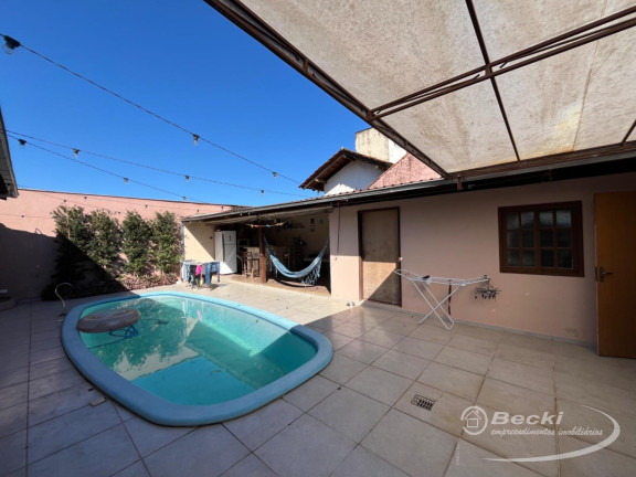 Imagem Casa com 4 Quartos à Venda, 219 m² em Floresta - Joinville