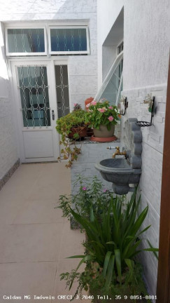 Imagem Casa com 7 Quartos à Venda, 420 m² em Floresta - Belo Horizonte