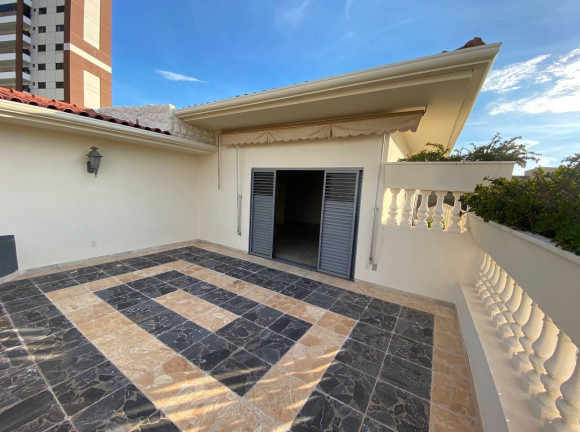 Imagem Sobrado com 5 Quartos para Alugar, 700 m² em Quilombo - Cuiabá