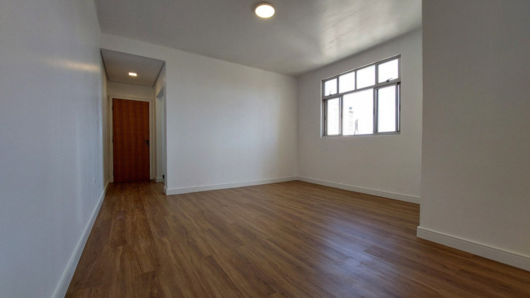 Imagem Apartamento com 2 Quartos à Venda, 76 m² em Centro - Curitiba