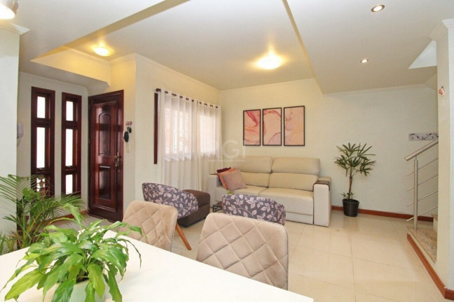 Imagem Imóvel com 3 Quartos à Venda, em Medianeira - Porto Alegre Imagem Imóvel com 3 Quartos à Venda, em Medianeira - Porto Alegre
