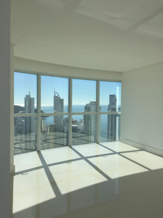 Imagem Imóvel com 3 Quartos à Venda,  em Centro - Balneário Camboriú