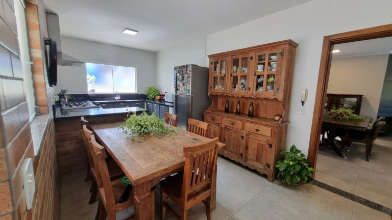 Imagem Casa com 3 Quartos à Venda, 260 m² em Vila Petrópolis - Atibaia Imagem Casa com 3 Quartos à Venda, 260 m² em Vila Petrópolis - Atibaia