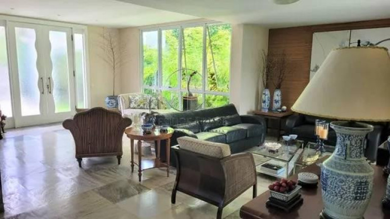 Imagem Casa com 4 Quartos à Venda, 504 m²