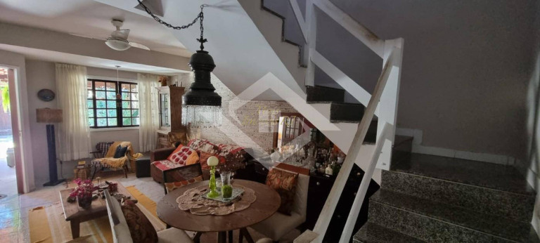 Imagem Casa com 3 Quartos à Venda, 180 m² em Piratininga - Niterói