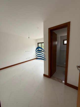 Imagem Casa com 5 Quartos à Venda, 206 m² em Buraquinho - Lauro De Freitas