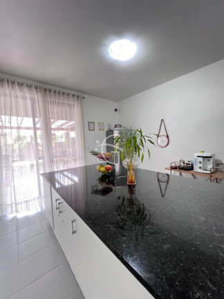 Imagem Casa com 4 Quartos à Venda, em Glória - Joinville Imagem Casa com 4 Quartos à Venda, em Glória - Joinville