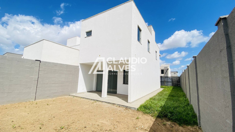 Imagem Casa com 3 Quartos à Venda, 107 m² em Parque Ipê - Feira De Santana
