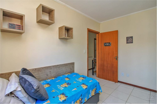 Imagem Casa com 3 Quartos à Venda, em Hípica - Porto Alegre Imagem Casa com 3 Quartos à Venda, em Hípica - Porto Alegre