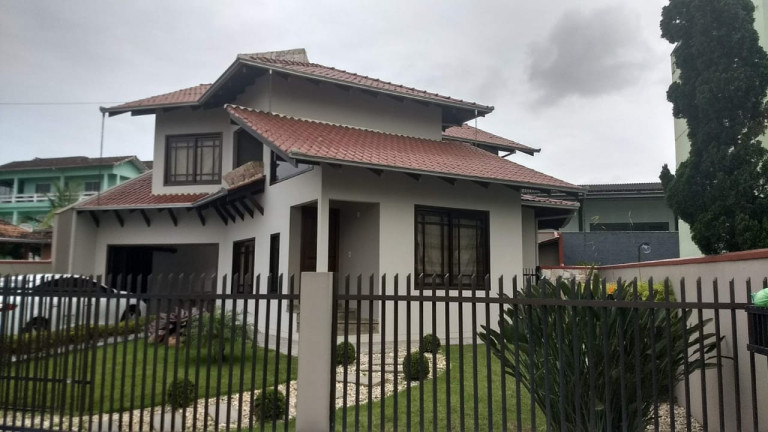 Casa com 3 Quartos à Venda, 200 m² em Iririú - Joinville