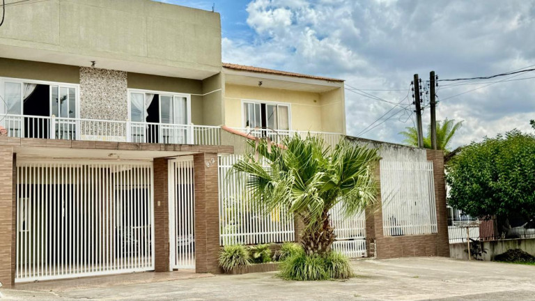 Sobrado com 5 Quartos à Venda, 240 m² em Cruzeiro - São José Dos Pinhais