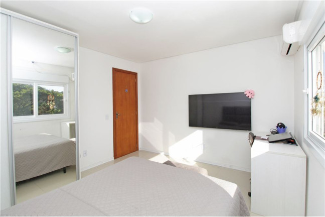 Imagem Casa com 3 Quartos à Venda,  em Guarujá - Porto Alegre