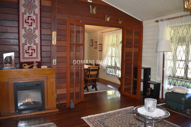 Imagem Casa com 4 Quartos à Venda, 245 m² em Região Do Alto Da Boa Vista - Campos Do Jordão Imagem Casa com 4 Quartos à Venda, 245 m² em Região Do Alto Da Boa Vista - Campos Do Jordão