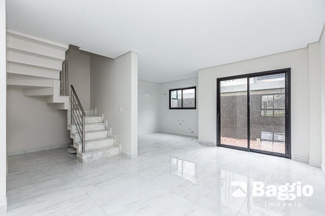 Imagem Sobrado com 3 Quartos à Venda, 129 m² em Uberaba - Curitiba