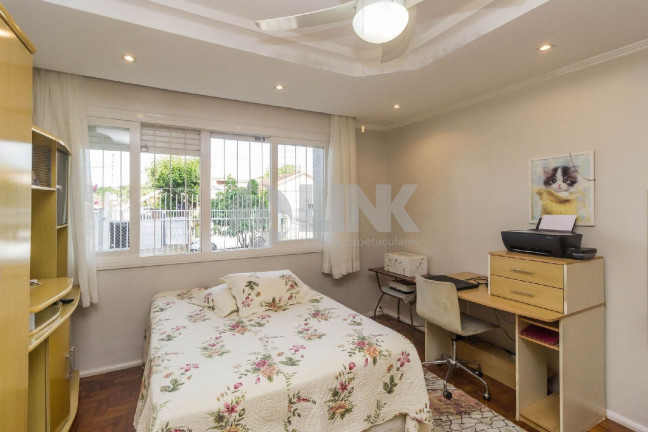 Imagem Casa com 3 Quartos à Venda, 290 m² em Jardim Europa - Porto Alegre Imagem Casa com 3 Quartos à Venda, 290 m² em Jardim Europa - Porto Alegre