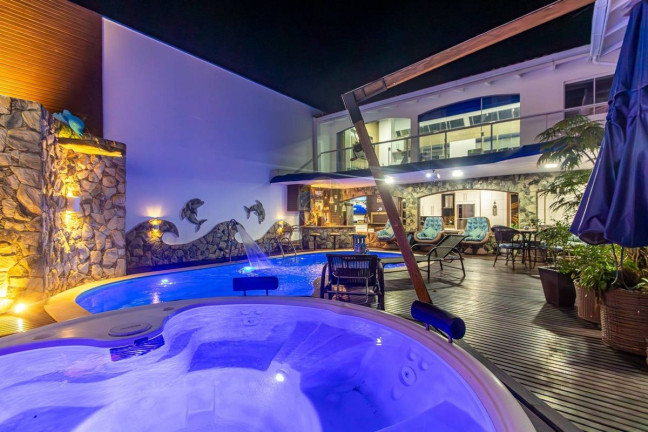 Imagem Casa com 5 Quartos à Venda,  em Municípios - Balneário Camboriú