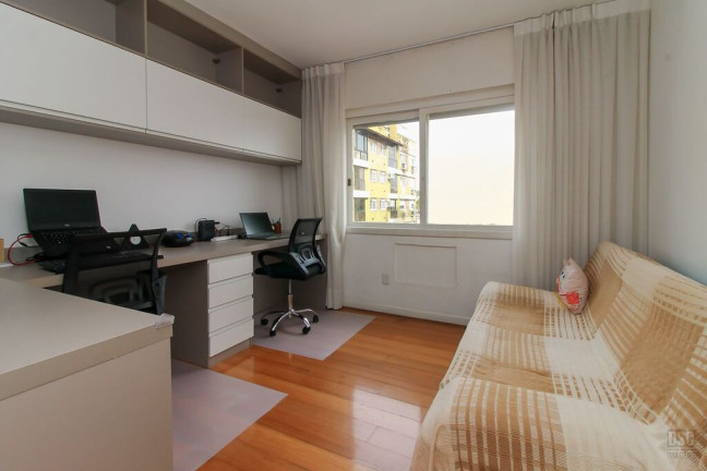 Imagem Apartamento com 3 Quartos à Venda, 71 m² em Vila Nova - Porto Alegre