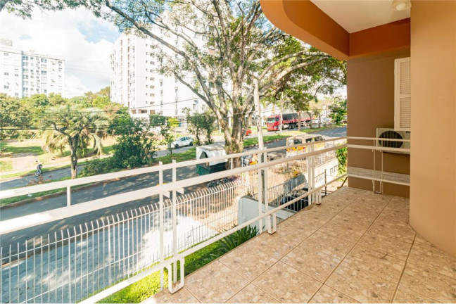 Imagem Casa com 3 Quartos à Venda,  em Sarandi - Porto Alegre