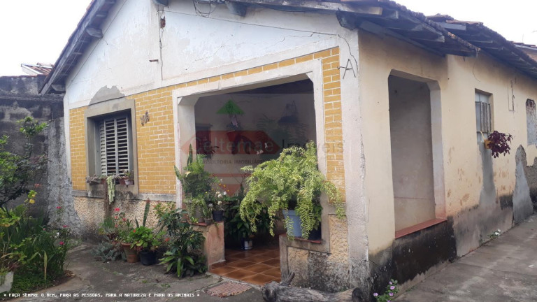 Casa com 3 Quartos à Venda, 200 m² em Vila Sao Jose - Taubaté